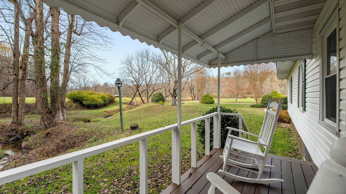 Sunset Cottage | Charming 3 bedroom Cottage w/private river access - near Lake Keowee & Jocassee