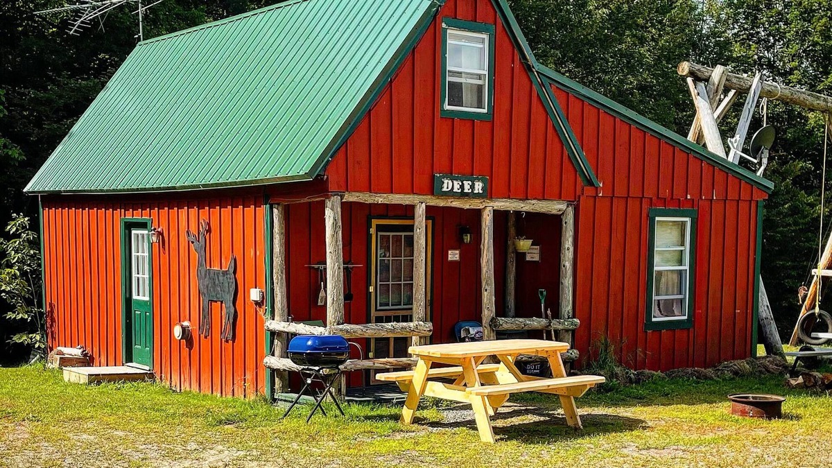 Solon Cottage | Charming 3-bedroom cottage in peaceful Solon with WiFi