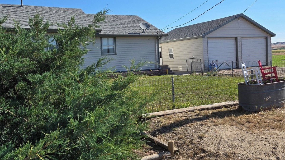 Bridgeport Other | Charming 3-bedroom farmhouse in marvelous Bridgeport with WiFi, AC.