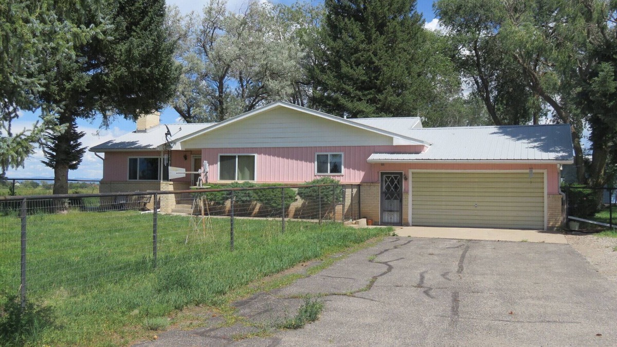 Durango House | Charming 3-bedroom farmhouse with amazing views!