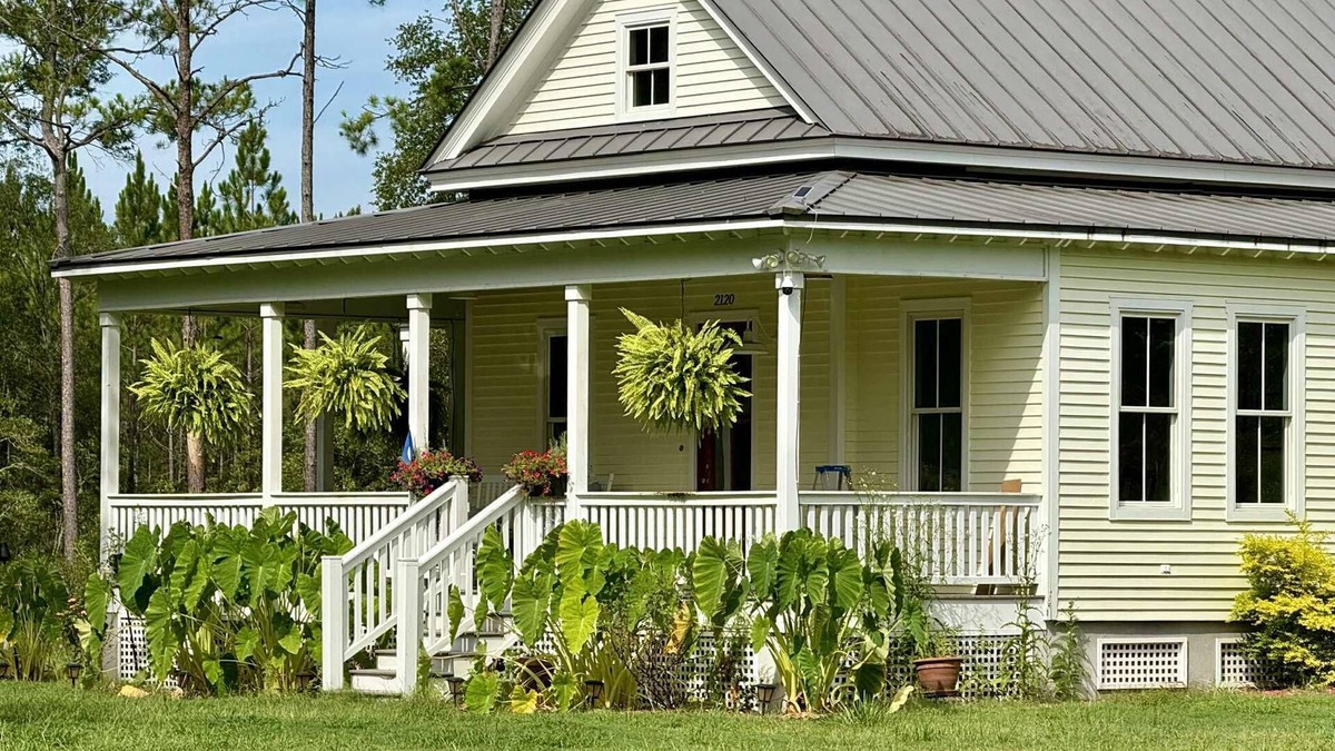 Eden Other | Charming 3-bedroom farmhouse, w/fire pit, game room and outdoor space in Guyton