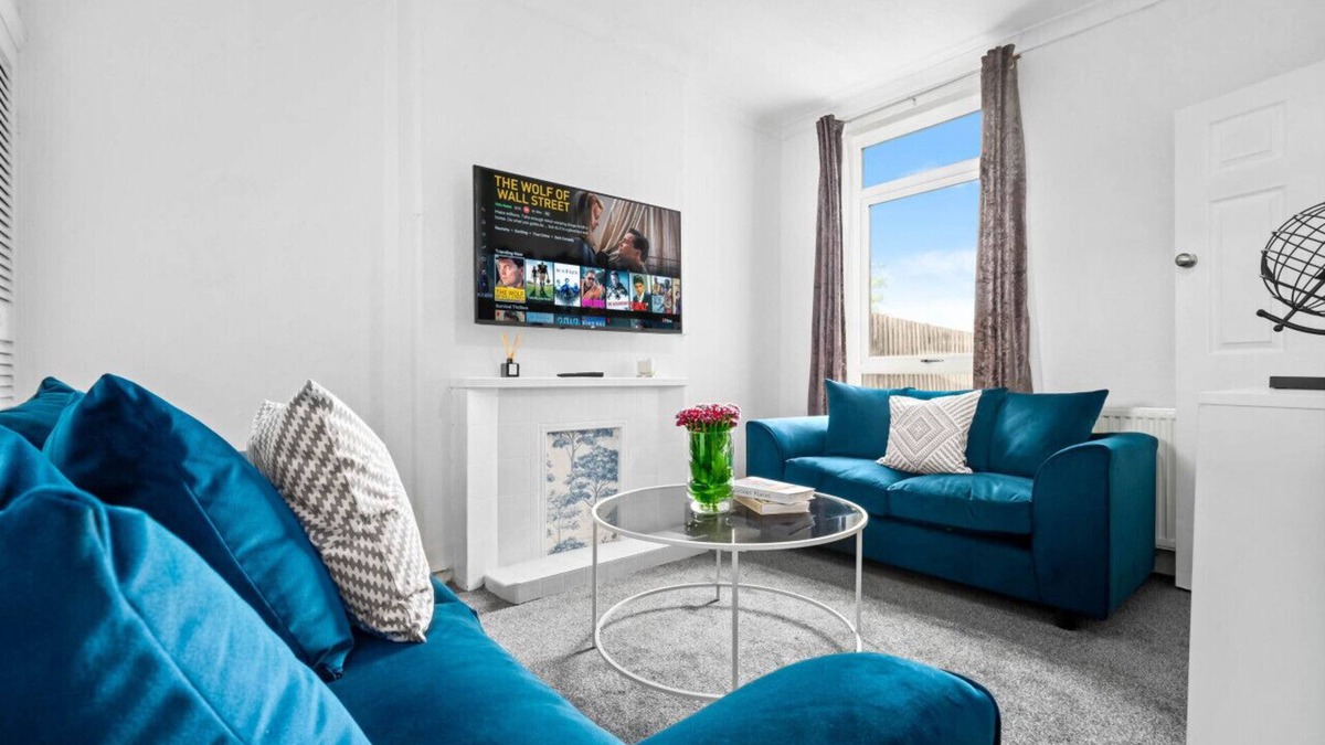Acocks Green House | Charming 3 bedroom House with Parking