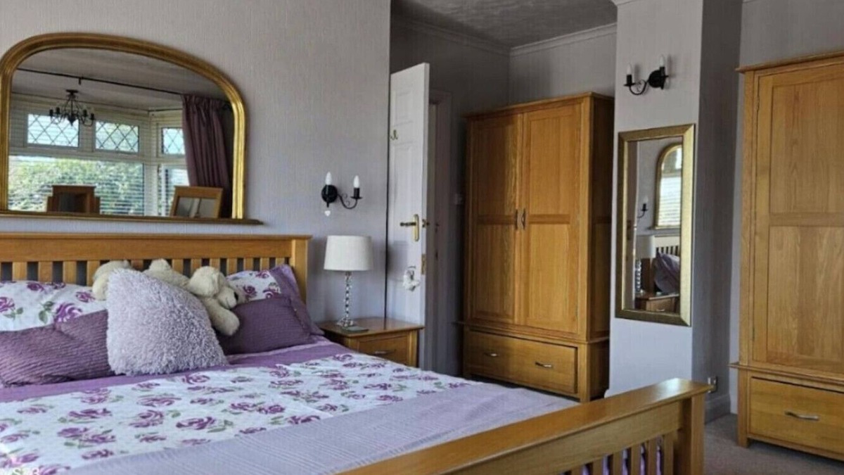 Worthing House | Charming 3- Bedroom Home in Worthing - Pet Friendly w/Private Garden & Parking