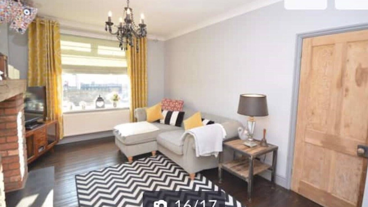 Glynneath House | Charming 3 bedroom house with a warmth character