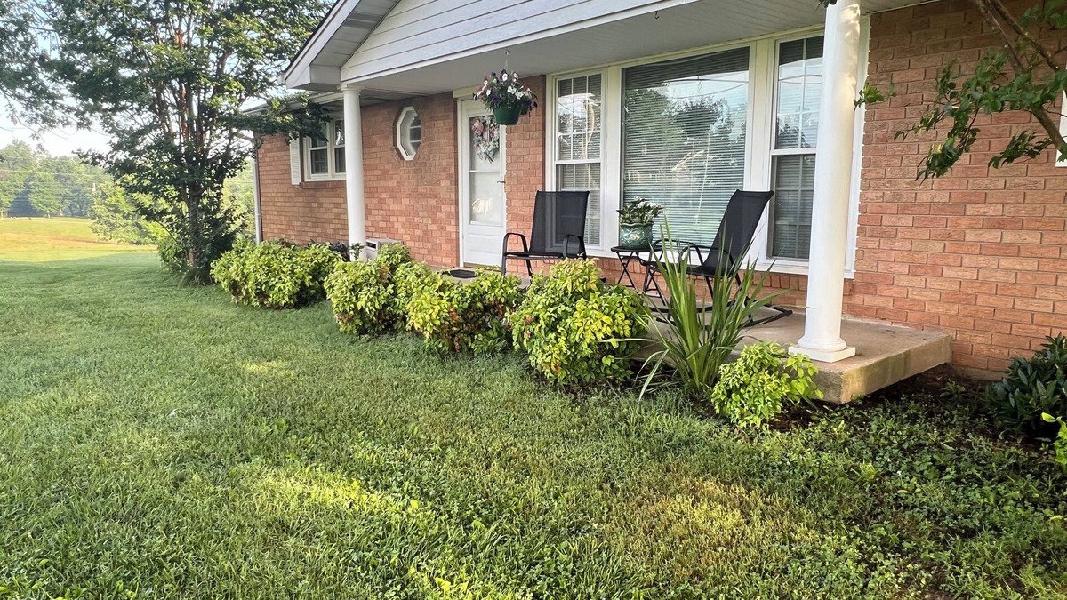 Cottontown House | Charming 3-bedroom house located in Cottontown just 20 miles from Nashville