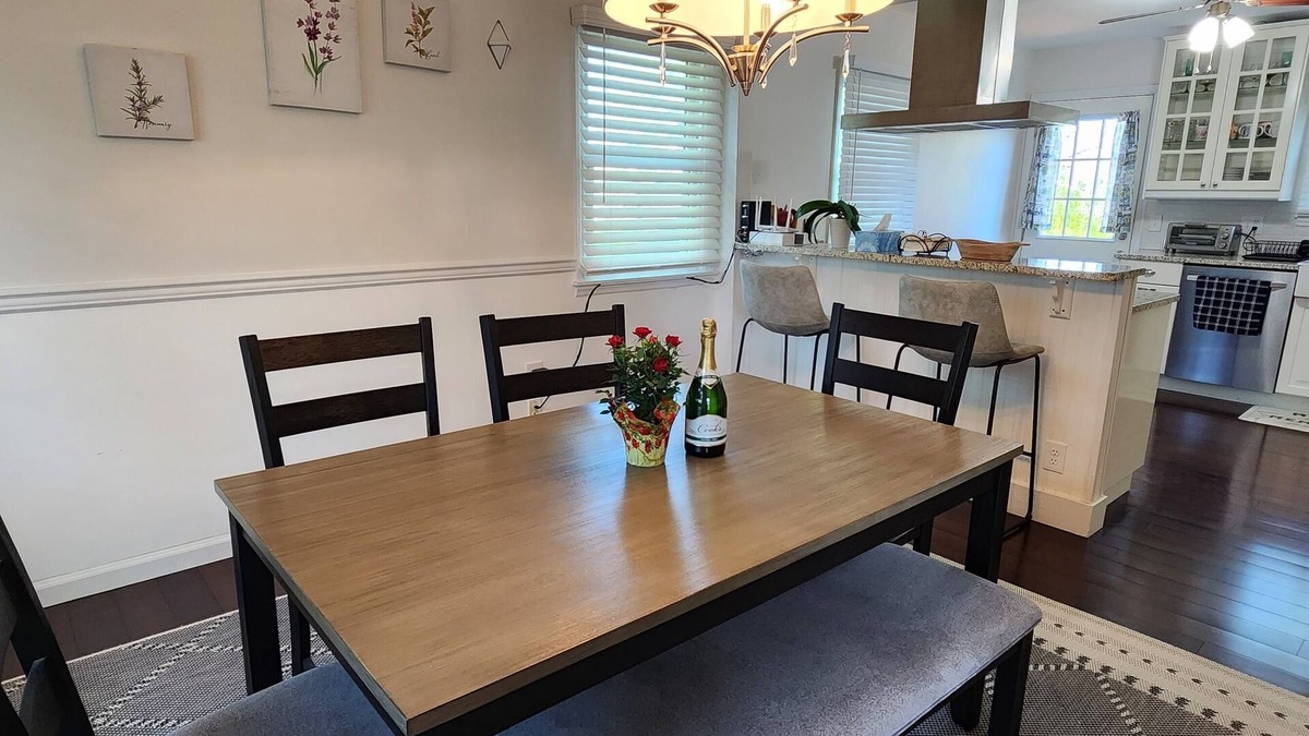 Middletown House | Charming 3-bedroom house with AC, WiFi in quaint Middletown