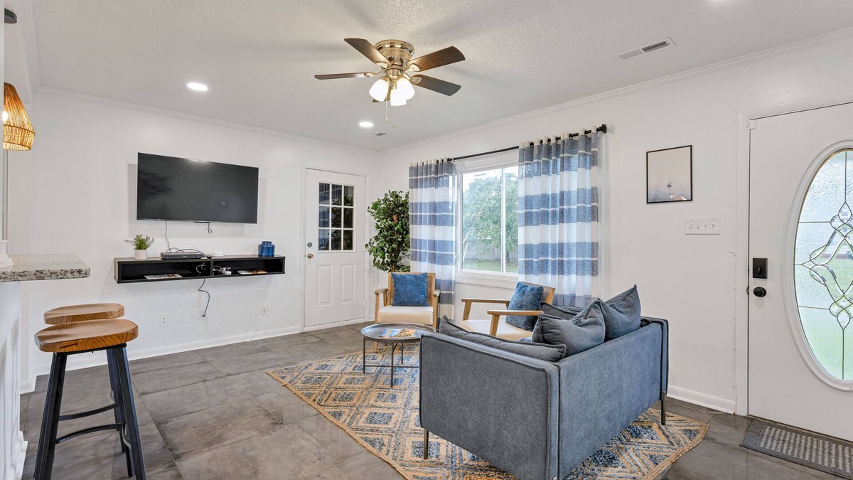Portsmouth House | Charming 3-bedroom house with WiFi in Portsmouth near the Elizabeth River