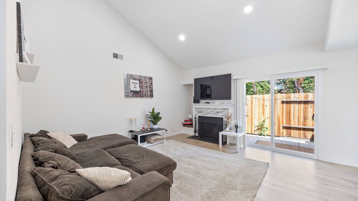 South Natomas House | Charming 3-bedroom house in Sacramento with WiFi and AC