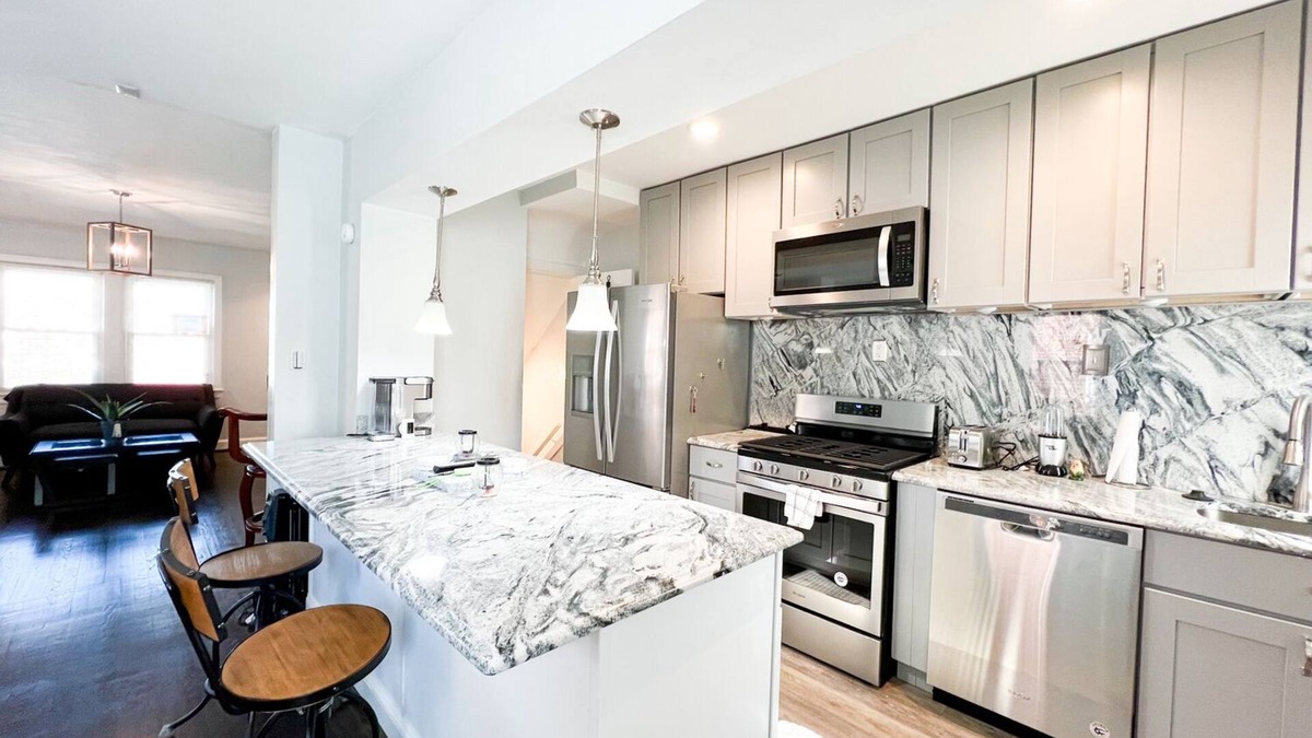 Benning House | Charming 3-bedroom house with WiFi and AC in Washington