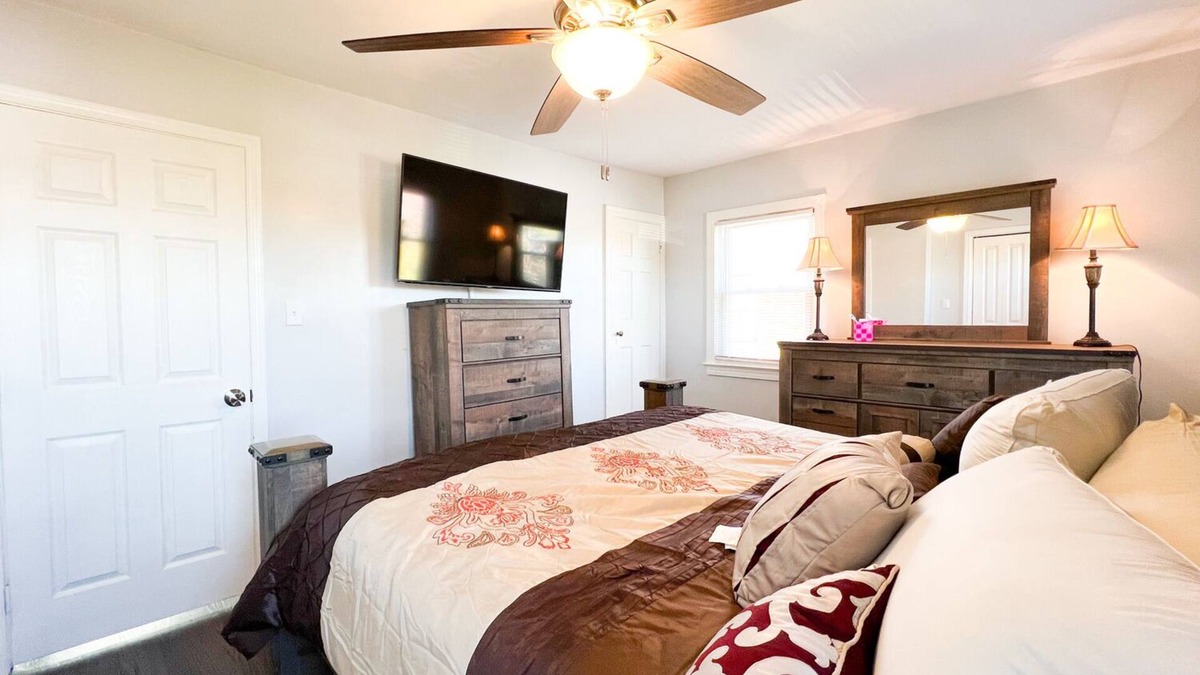 Benning House | Charming 3-bedroom House in delightful Washington with AC, WiFi
