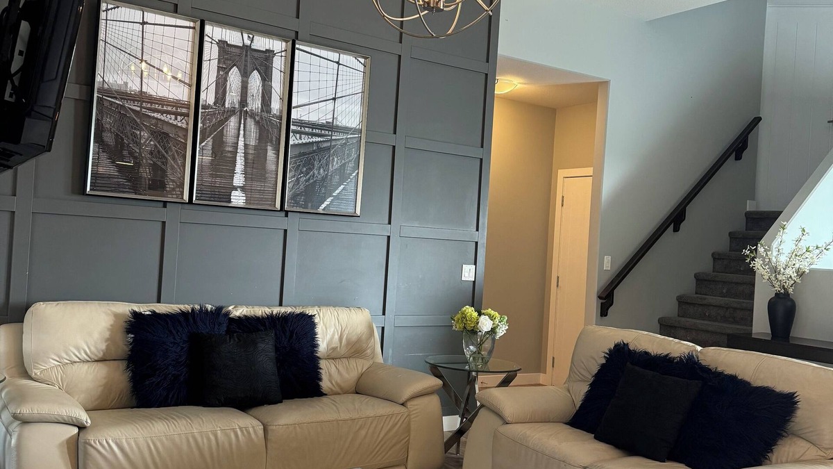 Saskatoon House | Charming 3-bedroom house with WiFi and AC in enjoyable Saskatoon