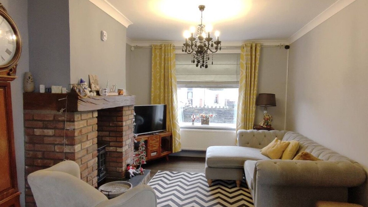Glynneath House | Charming 3 bedroom house with a warmth character