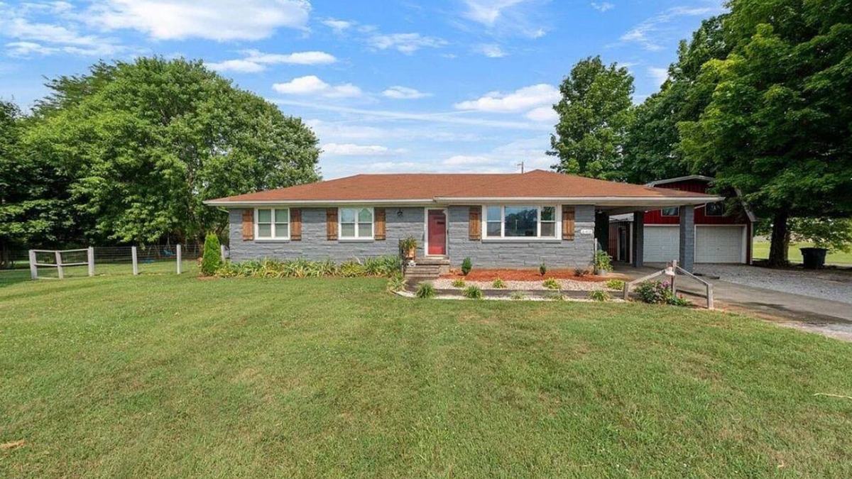 Cave City House | Charming 3-bedroom house "Cavern" with tons of amenities in Cave City.