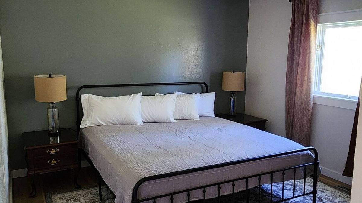 Fessenden House | Charming 3-bedroom house in lovely Fessenden with WiFi, AC