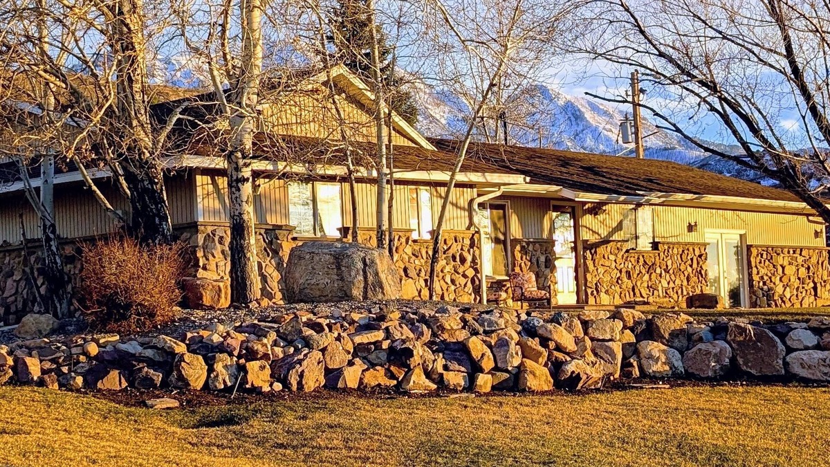 Santaquin House | Charming 3-bedroom house located at the mouth of Santaquin Canyon. Amazing views