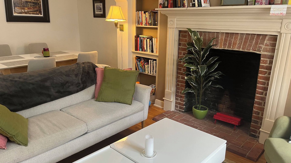 Kingston House | Charming 3-bedroom home in Kingston - walk to Queen's, downtown & lakefront!