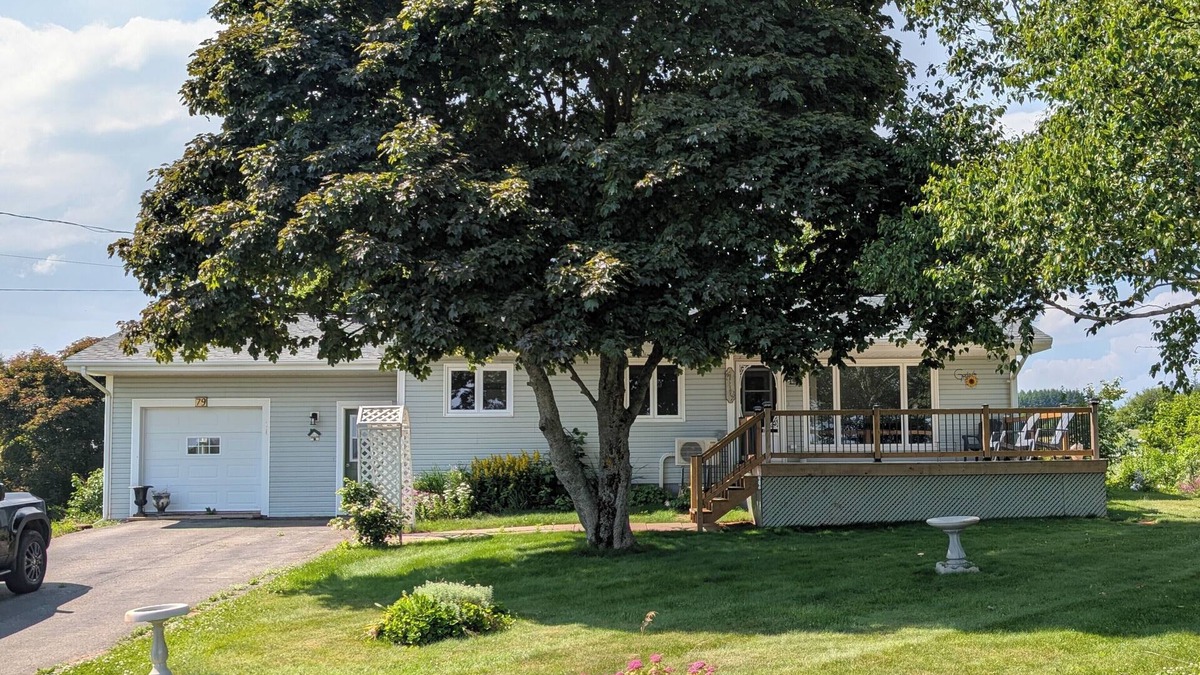 Hampton House | Charming 3-bedroom Home w/WiFi, AC in Adorable Hampton-Victoria by the Sea
