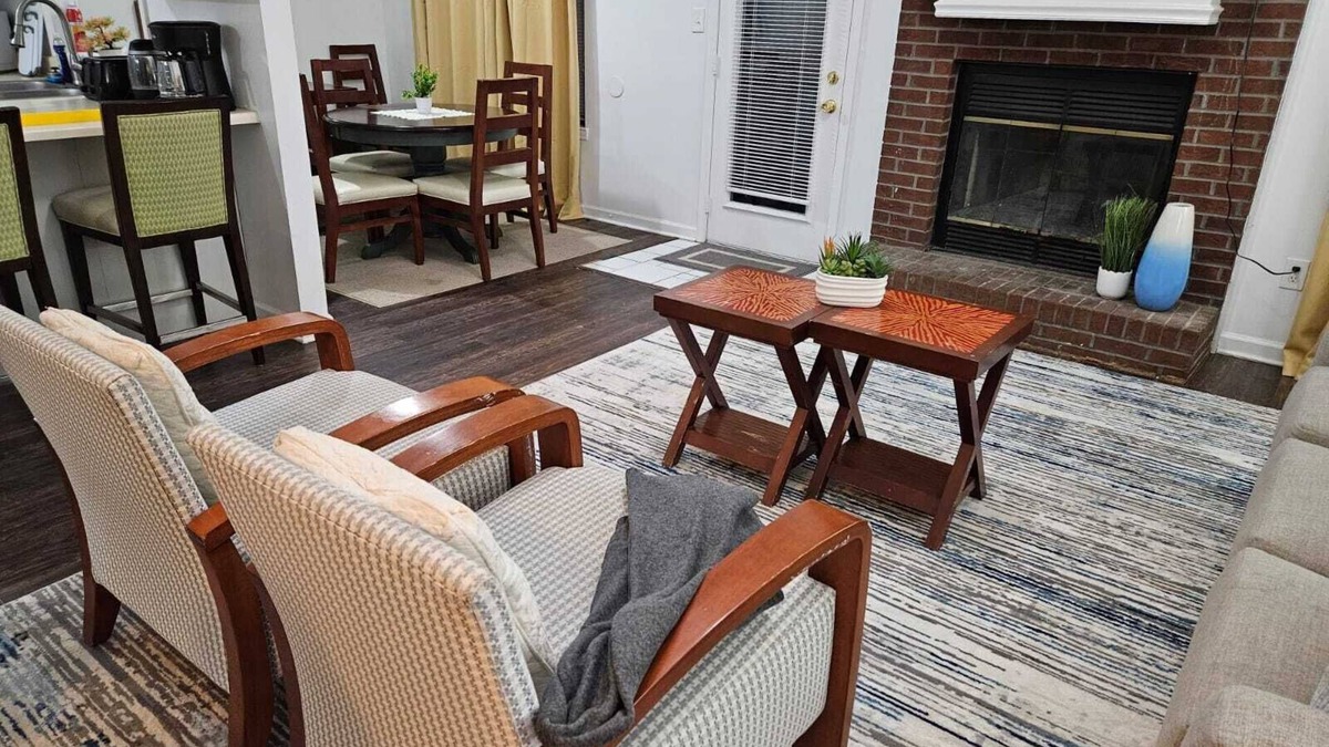 Ellendale House | Charming 3-bedroom Home - near BARTLETT-Comfortable & Convenient.