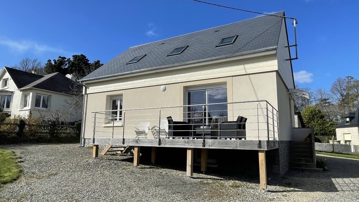 Carolles House | Charming 3-Bedroom House Near Beach with Garden, Free WiFi, and Parking