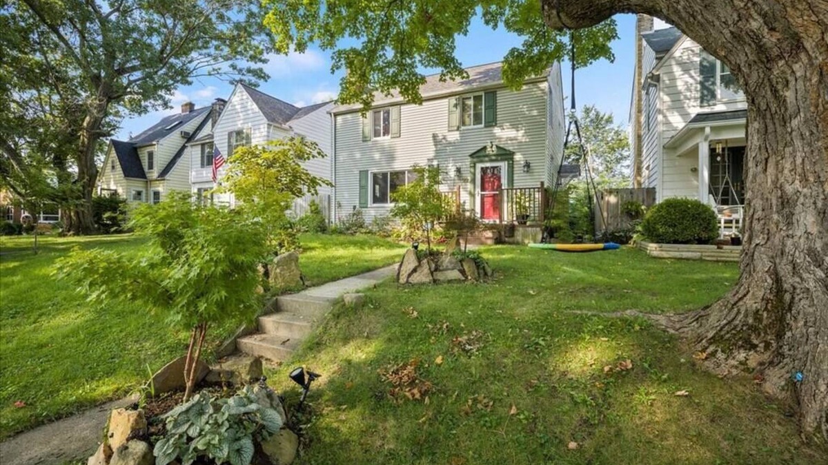 Westgate House | Charming 3 Bedroom House in a Quiet Neighborhood