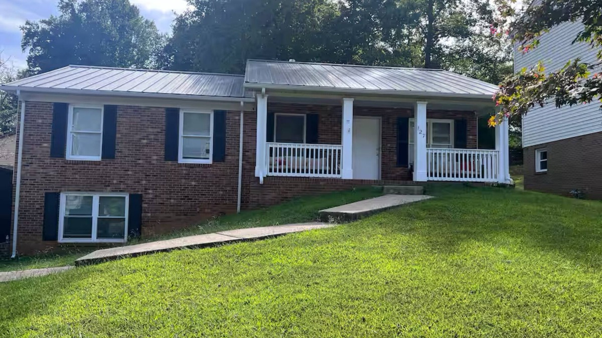 Danville House | Charming 3-bedroom house with AC, fitness room, WiFi in wonderful Danville