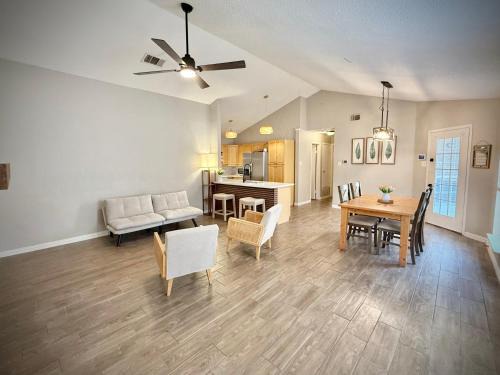 Lewisville House | Charming 3-bedroom house in delightful Lewisville with AC, WiFi