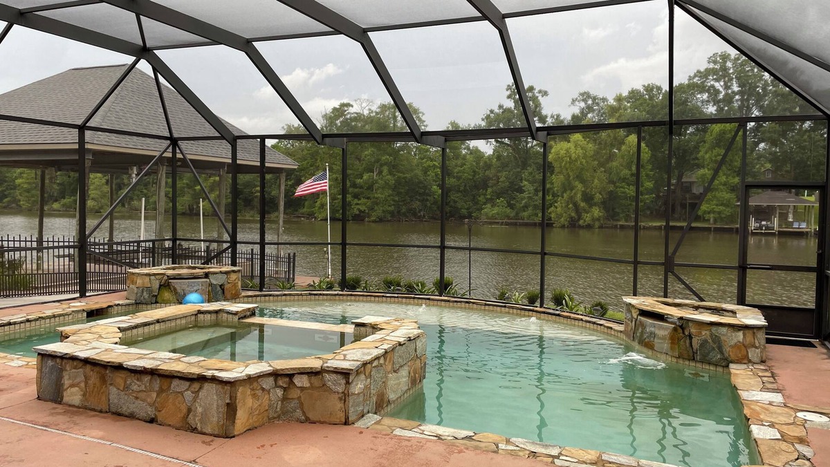 Maurepas House | Charming 3-bedroom house with AC, WiFi in lovely Maurepas