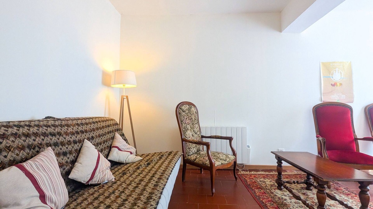 Reuilly Cottage | Charming 3-Bedroom House with Enclosed Garden, Near Vineyards, WiFi, and Parking