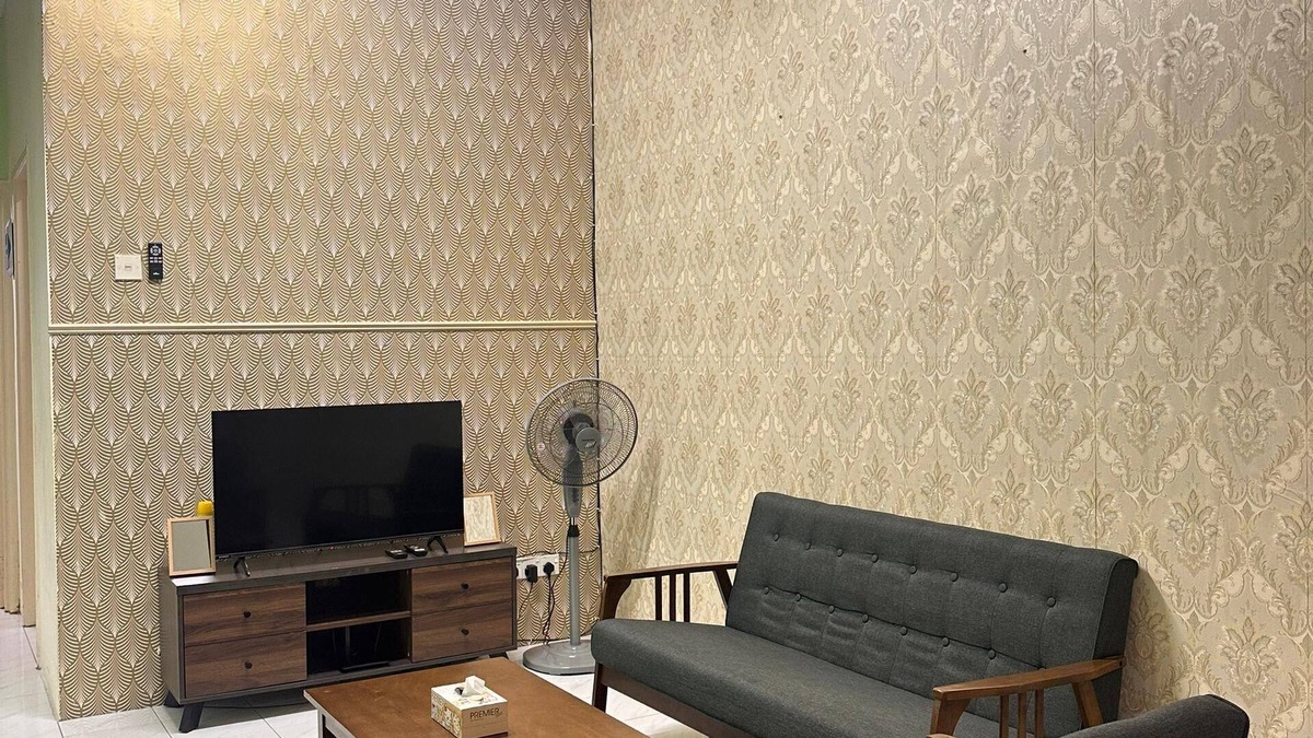 Banting House | Charming 3-bedroom house with WiFi, AC in nice Banting