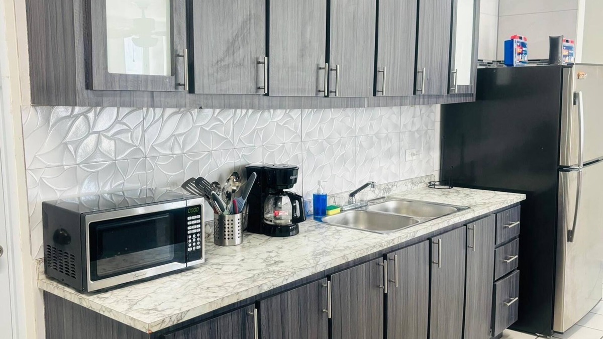 Algarrobo House | Charming 3-bedroom house in lovely Guayama with AC, WiFi