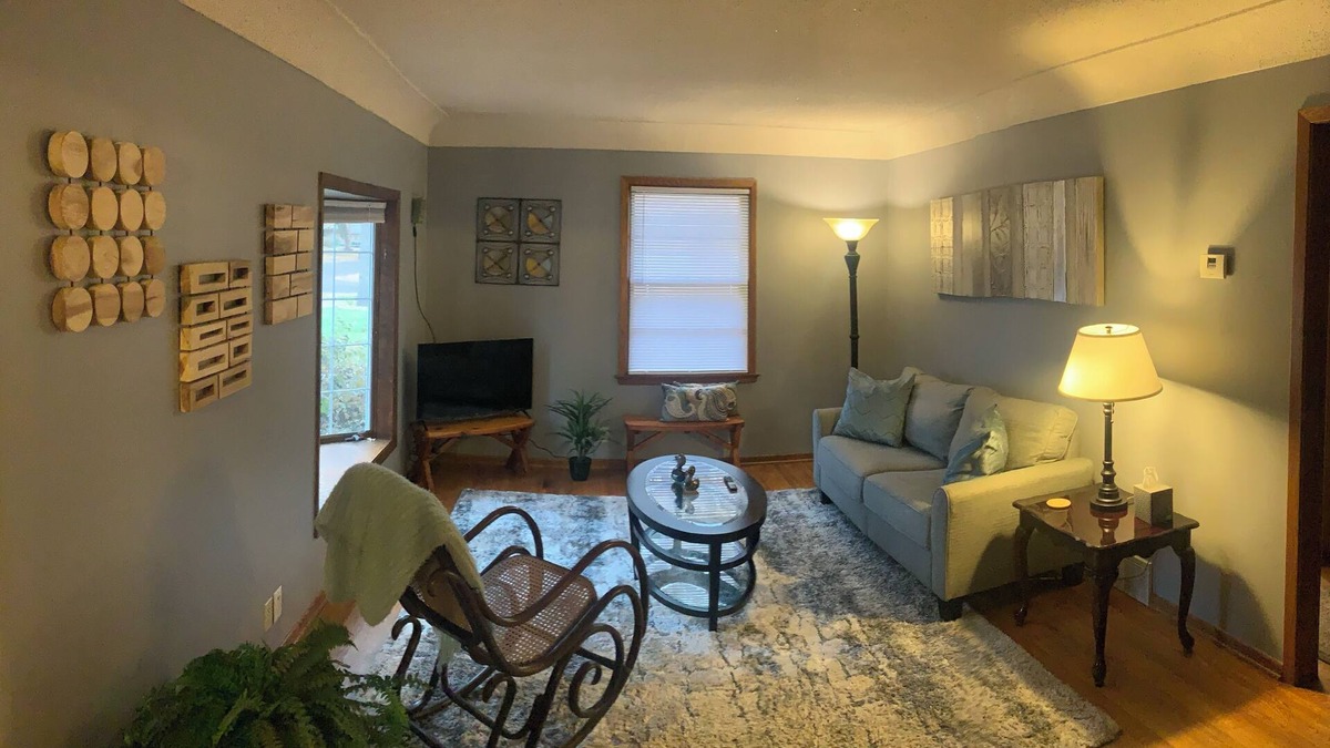 Crystal House | Charming 3-bedroom house in serene Crystal with WiFi, AC, laundry room
