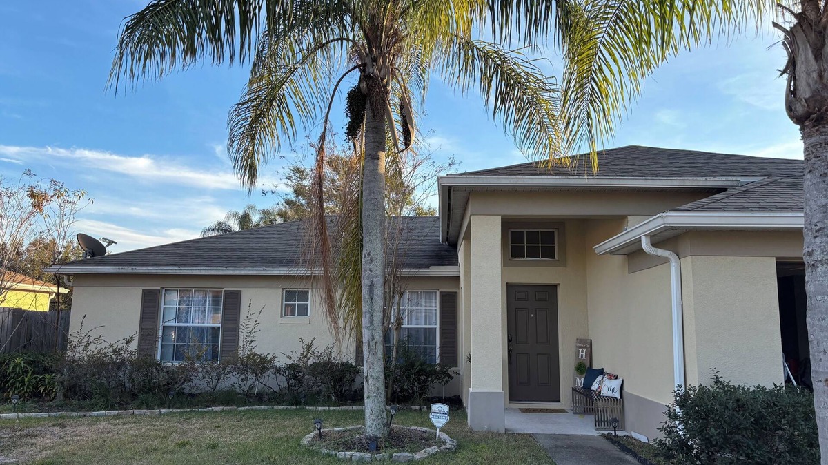 Deltona Lakes House | Charming 3-bedroom house midway between beaches and parks AC and WiFi in Deltona