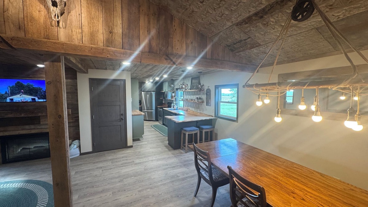 Fairfax House | Charming 3-bedroom house with space for 10 plus AC, WiFi in peaceful Fairfax