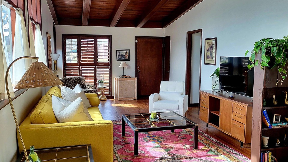 Jackson House | Charming 3-bedroom house located in the heart of Jackson.