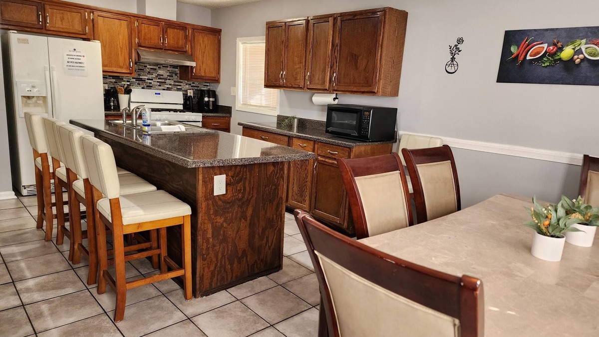 Whitehaven House | Charming 3-bedroom house in lovely Memphis with AC, WiFi