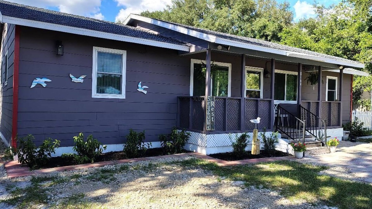 Navarre House | Charming 3-bedroom house in fabulous Navarre within minutes from the beach.