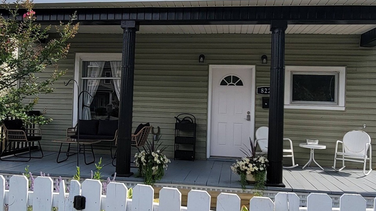Roanoke House | Charming 3-bedroom house in Roanoke with fitness area, lots of space. Sleeps 6