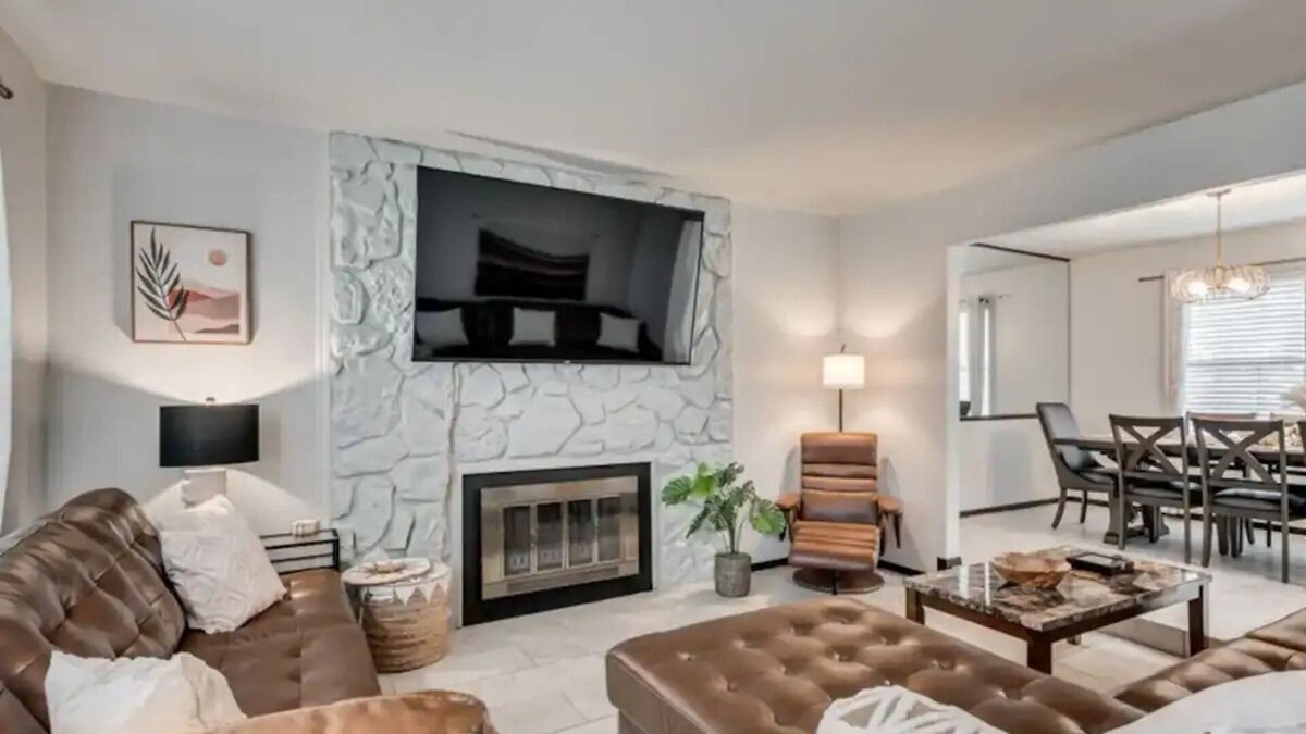 Shawnee House | Charming 3-bedroom house in Shawnee with AC and WiFi