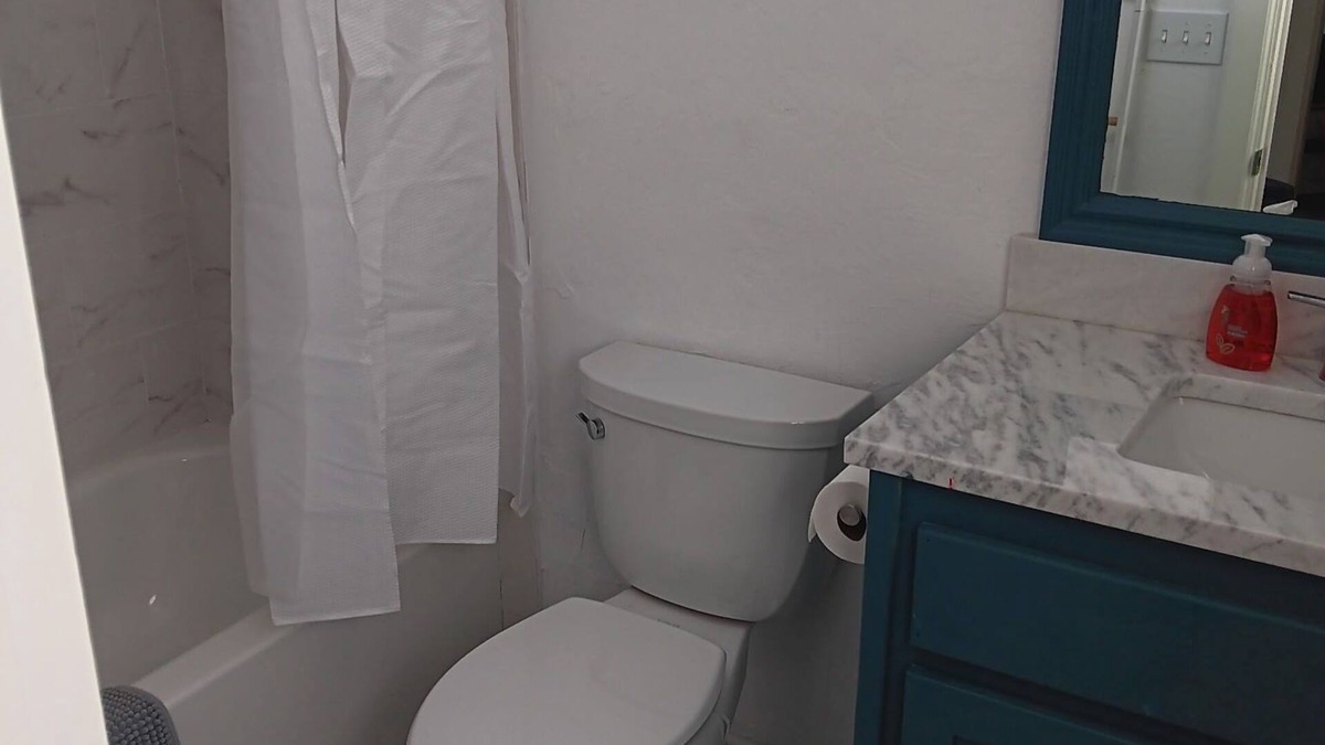 Shawnee House | Charming 3-bedroom house in Shawnee with WiFi and AC