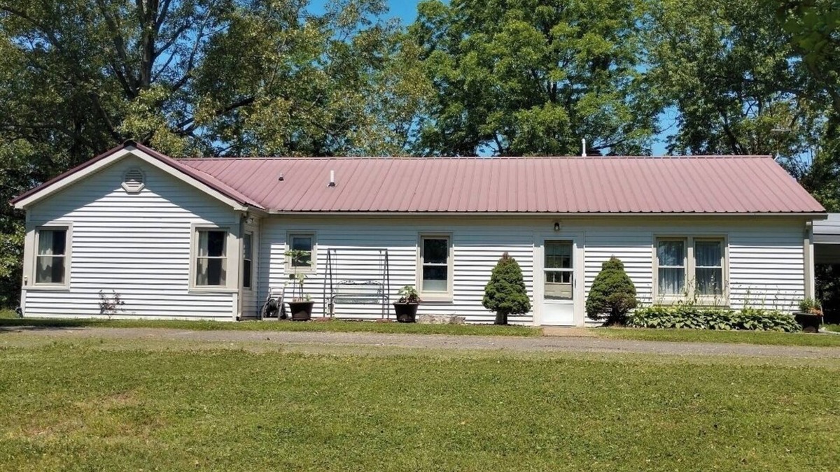 Sturgis House | Charming 3-bedroom house in a country setting with WiFi