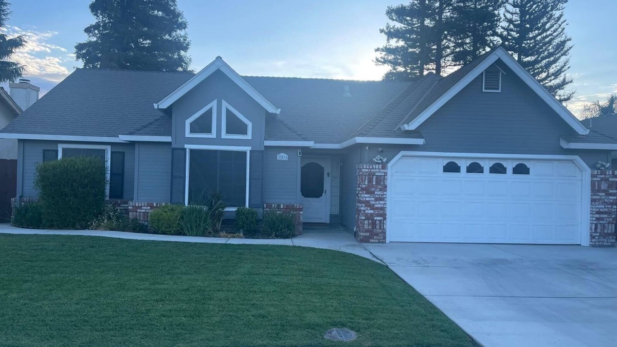 Turlock House | Charming 3-bedroom house in Turlock with AC and WiFi. Pool and Tub and Patio TV.
