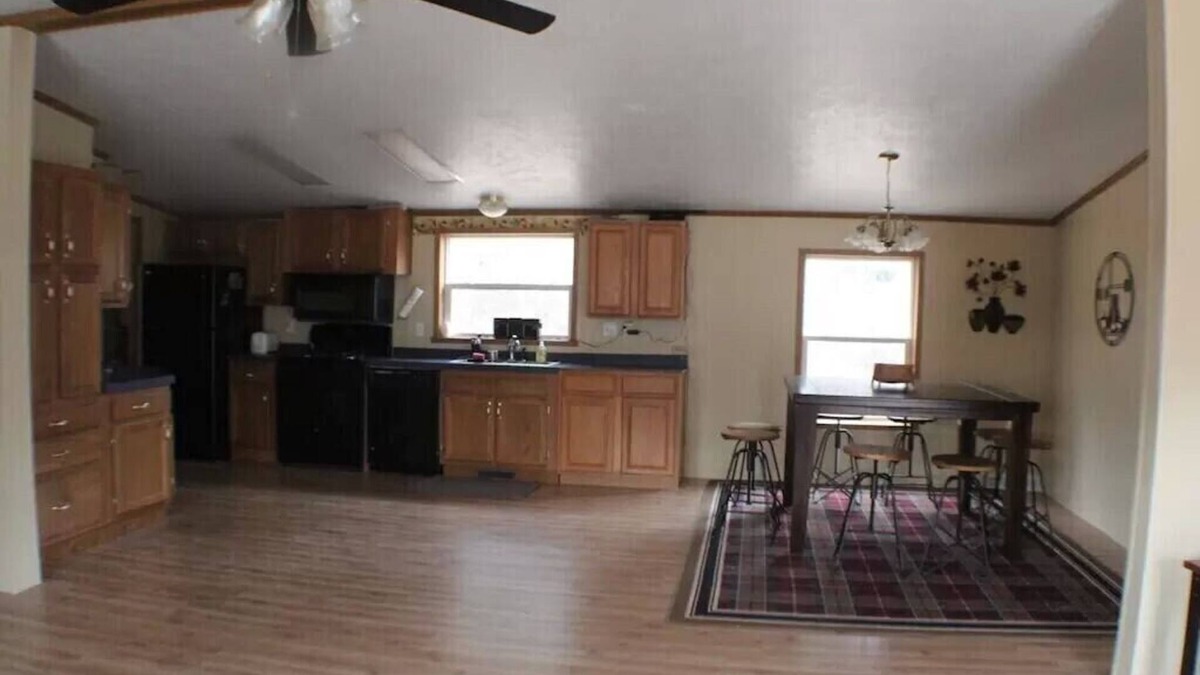 Waynoka House | Charming 3-bedroom house with AC, in serene Waynoka