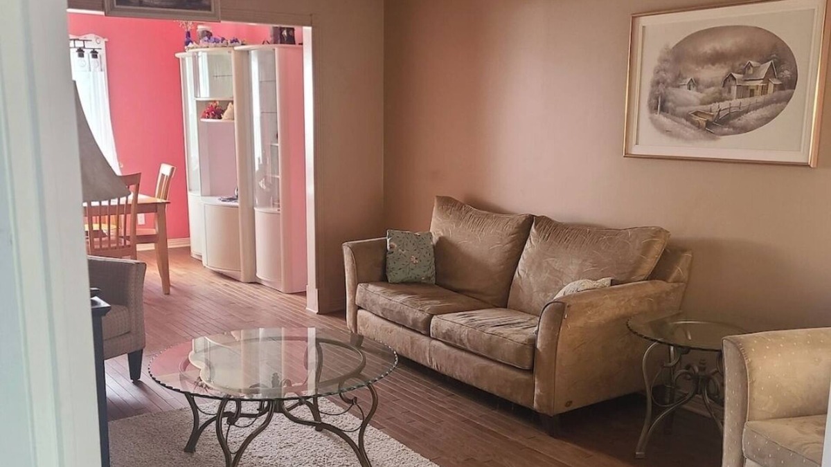 Orleans Village - Chateauneuf House | Charming 3-bedroom house with AC, WiFi in fabulous Ottawa