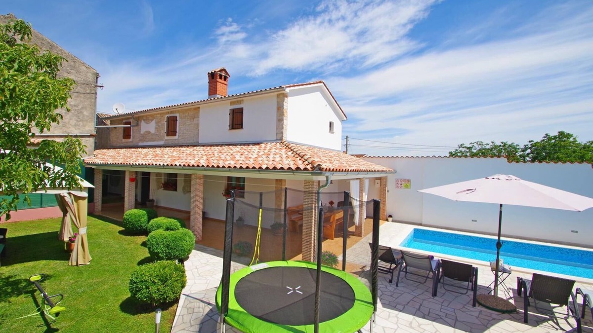 Sajini House | Charming 3-bedroom house with private pool and beautiful garden