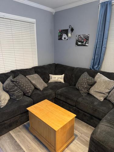 Toledo House | Charming 3-bedroom house next to Hollywood Casino! 1 minute from Interstate 75