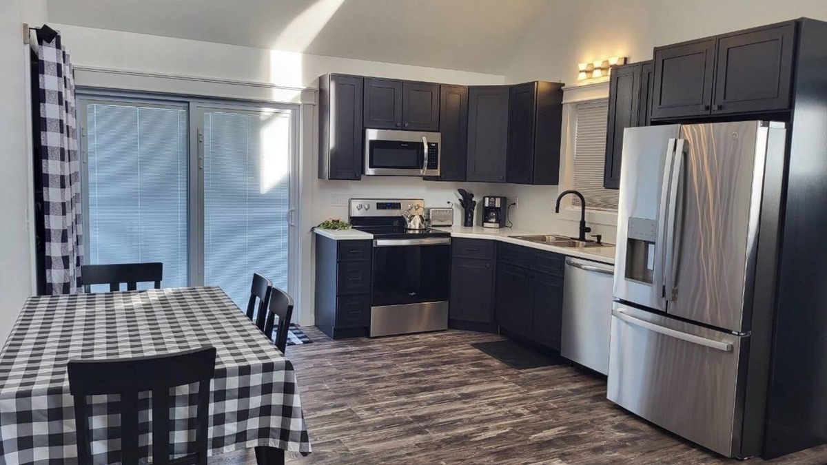 Wise Township House | Charming 3-bedroom house with WiFi, AC near welcoming Clare