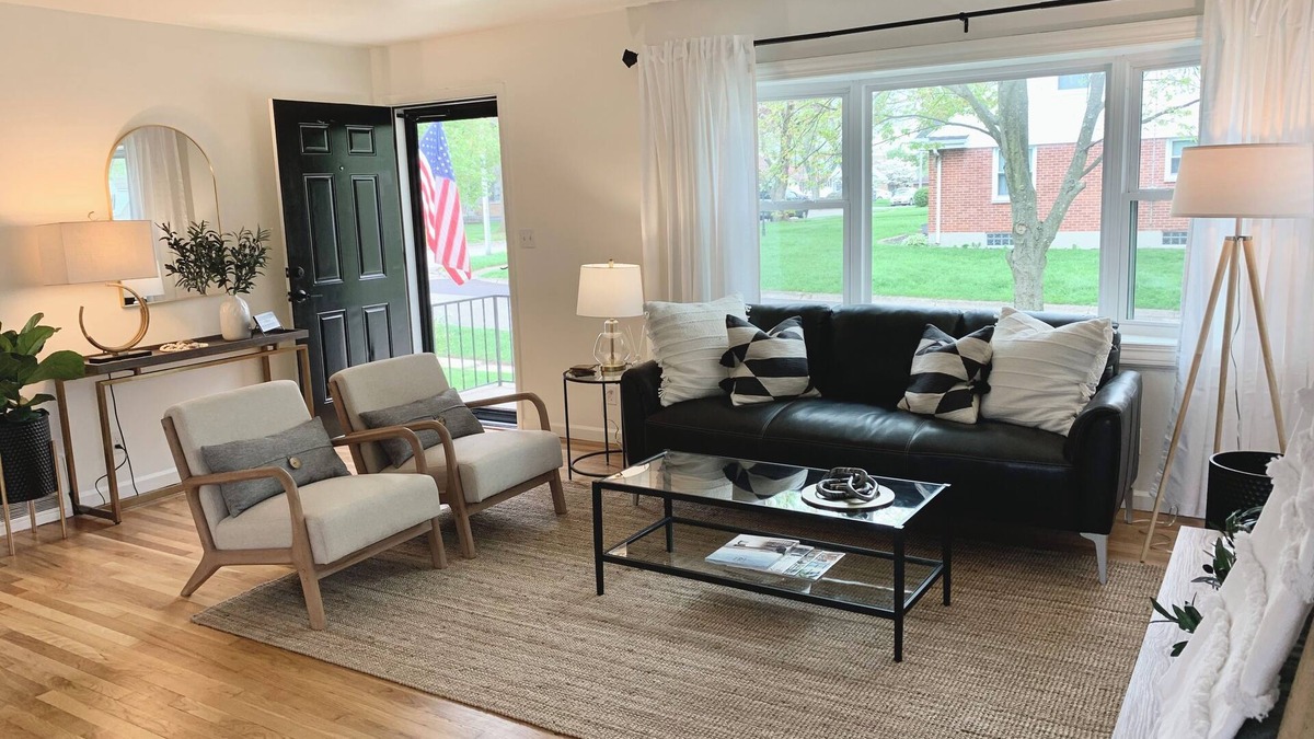 Kettering House | Charming 3-bedroom house with fenced yard in a quiet neighborhood Dog Friendly