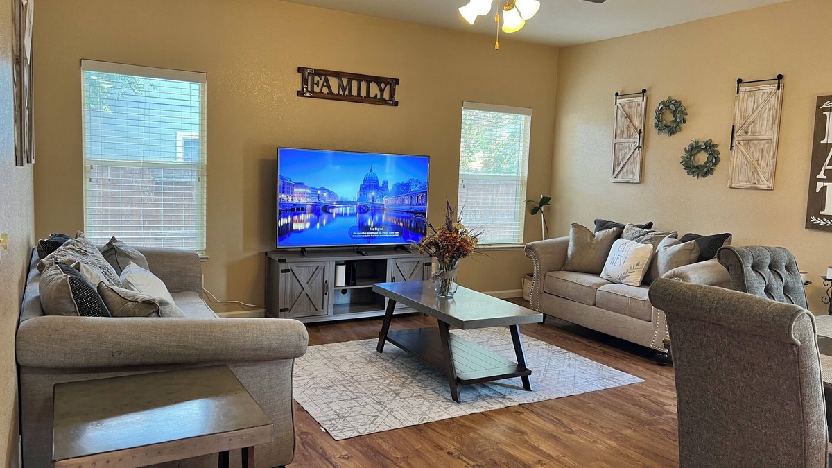 Fallon House | Charming 3-bedroom house with AC and WiFi in superb Fallon