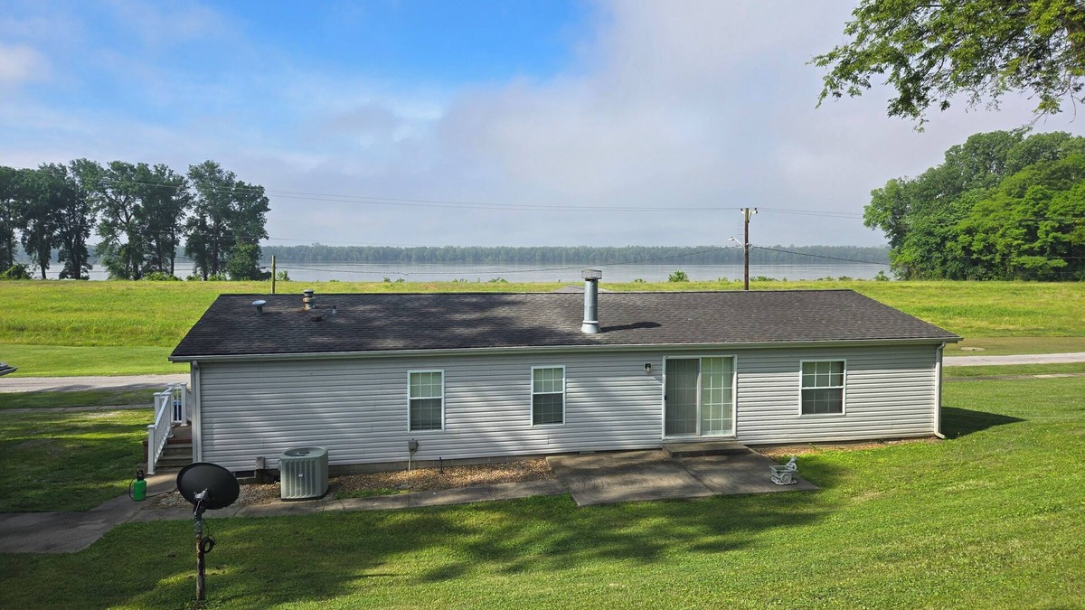 Joppa House | Charming 3-bedroom house with WiFi and AC in beautiful Joppa.