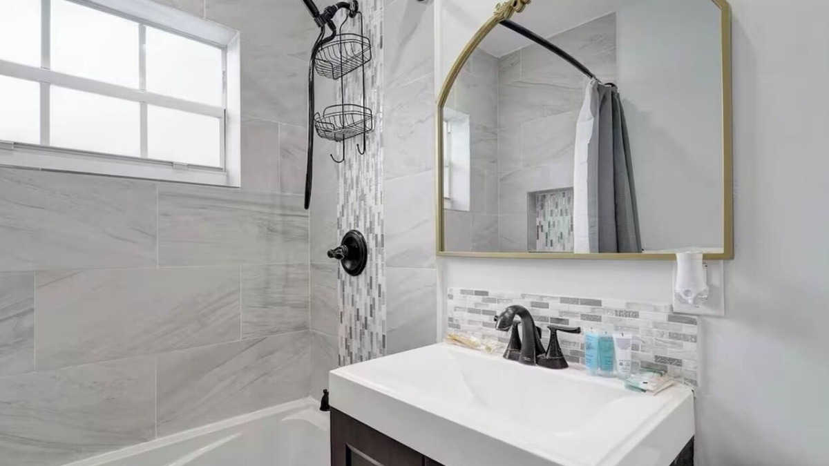 Golden Glades House | Charming 3-bedroom house with WiFi, AC in fantastic Miami